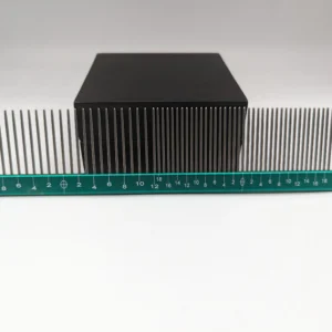 Professional 25 cm stainless steel quilling comb with dual 4 mm and 2.5 mm spacing, numbered teeth, and colored handle in red, blue, purple, or green