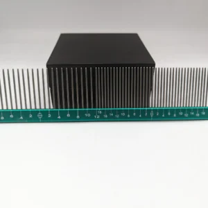Professional 25 cm stainless steel quilling comb with dual 4 mm and 2.5 mm spacing, numbered teeth, and colored handle in red, blue, purple, or green
