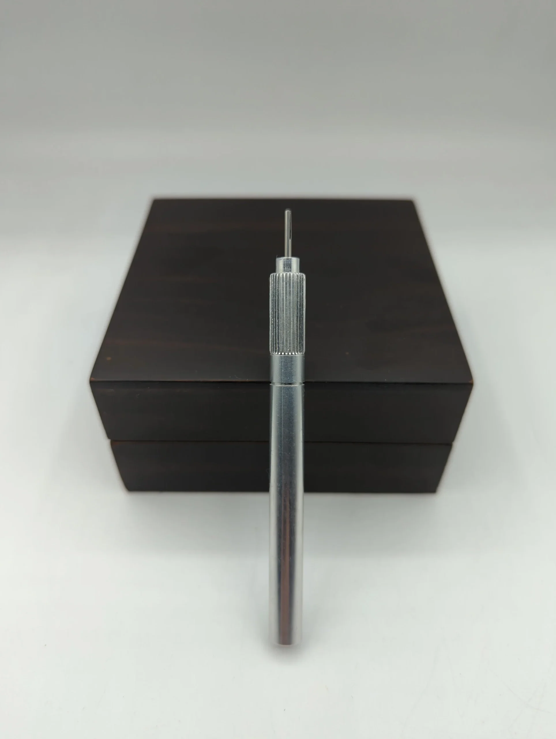 Guided channel slotted quilling needle with ergonomic grip and medium 1.3 mm tip