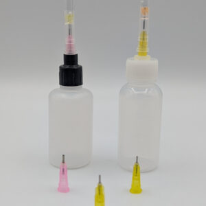 Full glue bottle kit with five tips laid out in fan shape (Presents complete set: 2 bottles + 5 needle tips clearly visible)